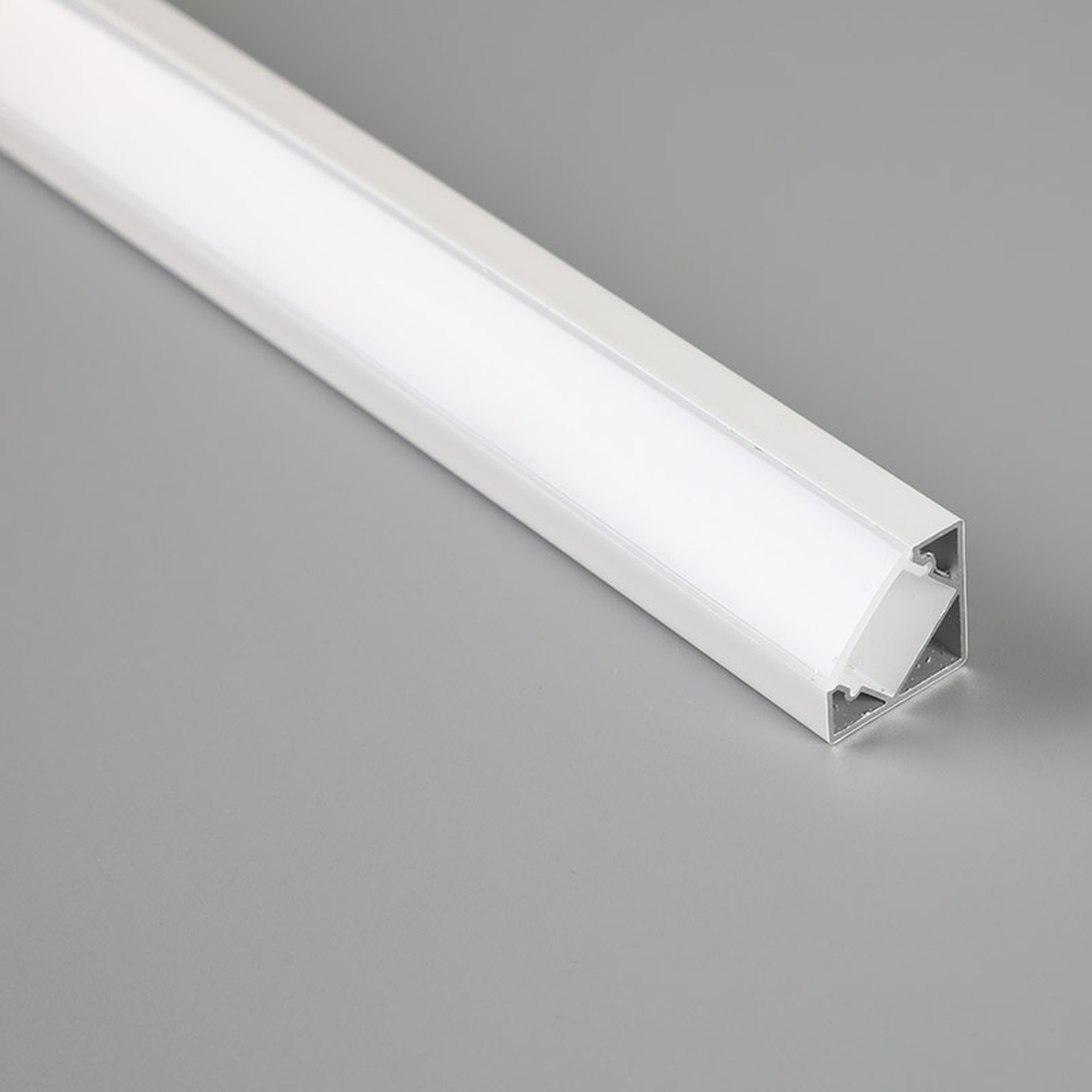 ALMINIUM PROFILE CONER  WHITE 2000*18*18mm