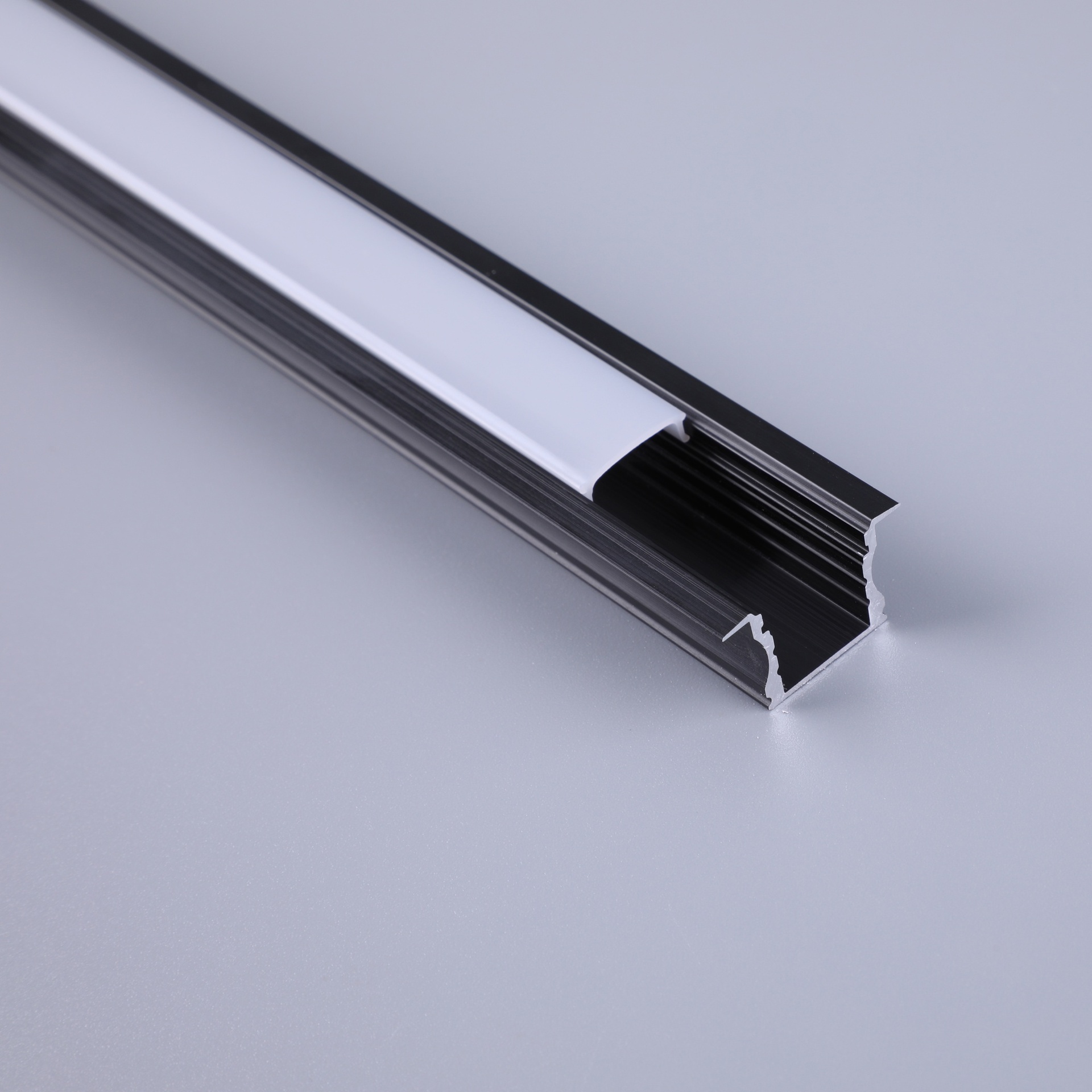 PROFILO ALLUMINIO EMP.NERO 2000*17.3*15,3mm