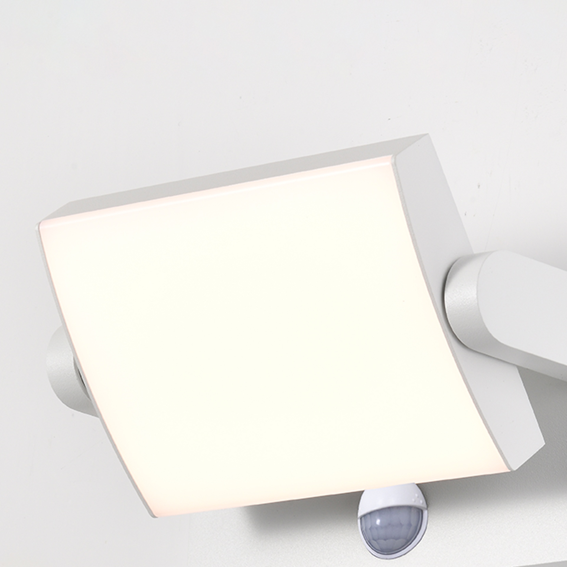 COOPER * LED WALL LAMP C/SENSOR 20W 3000K WHITE
