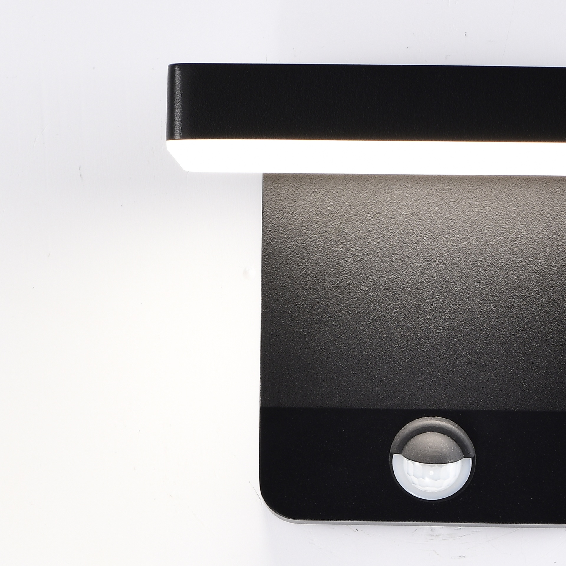 ***OFER/DES*** COOPER * APPLIQUE LED C/SENSORE 20W 3000K NERO