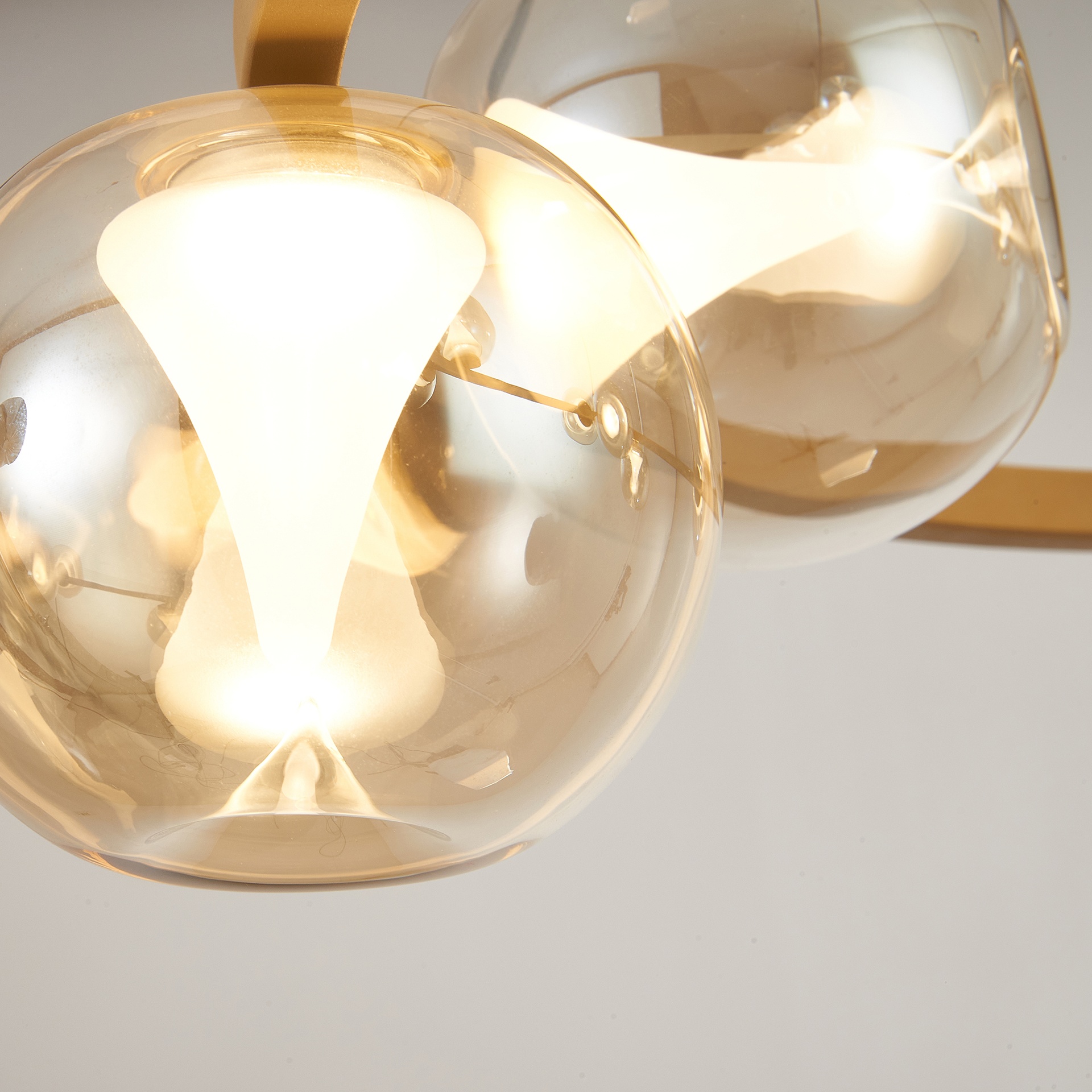 Andromeda · Luminarias de techo · Oro
