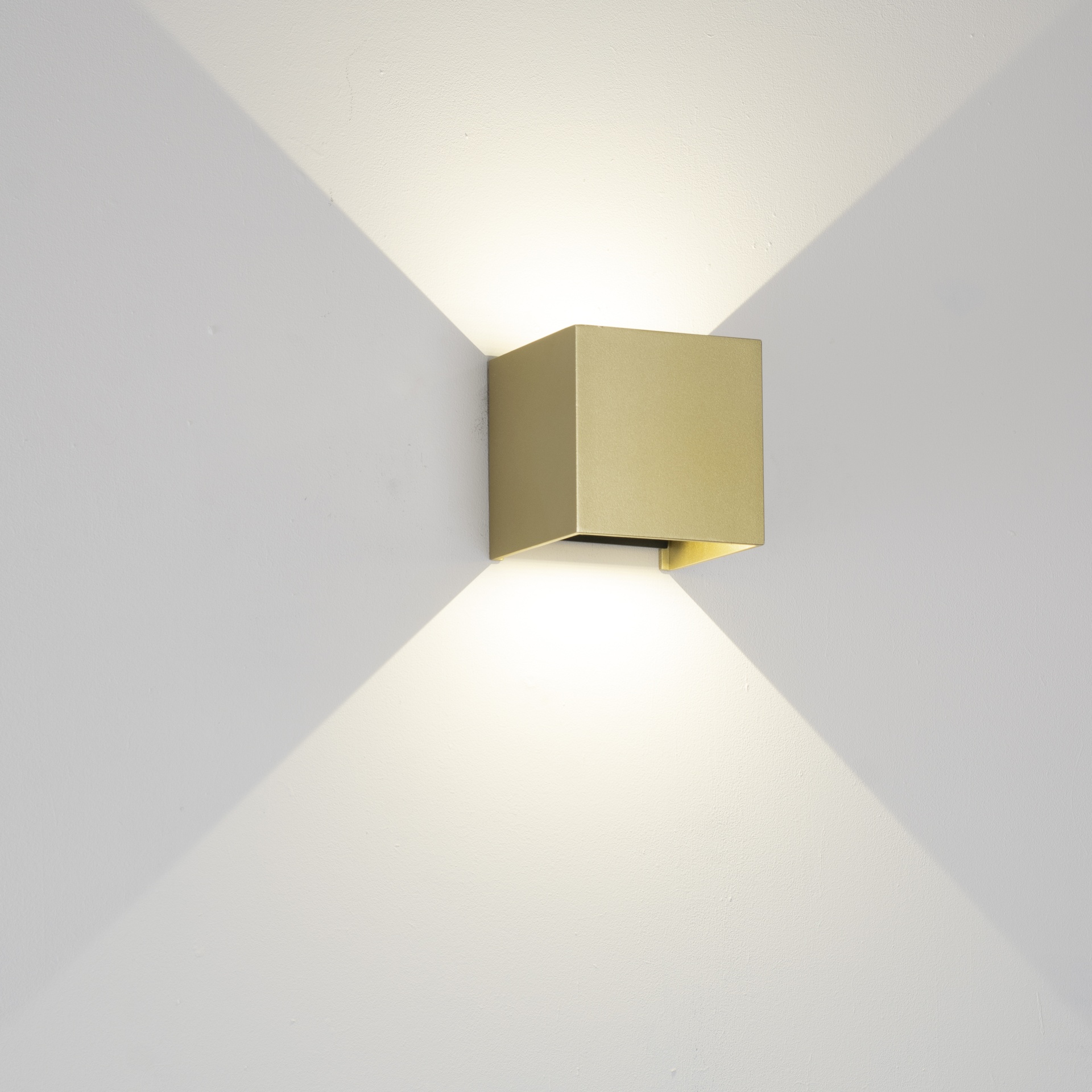 DAVOS * WALL LIGHT LED 12W 2700K DIM GOLD