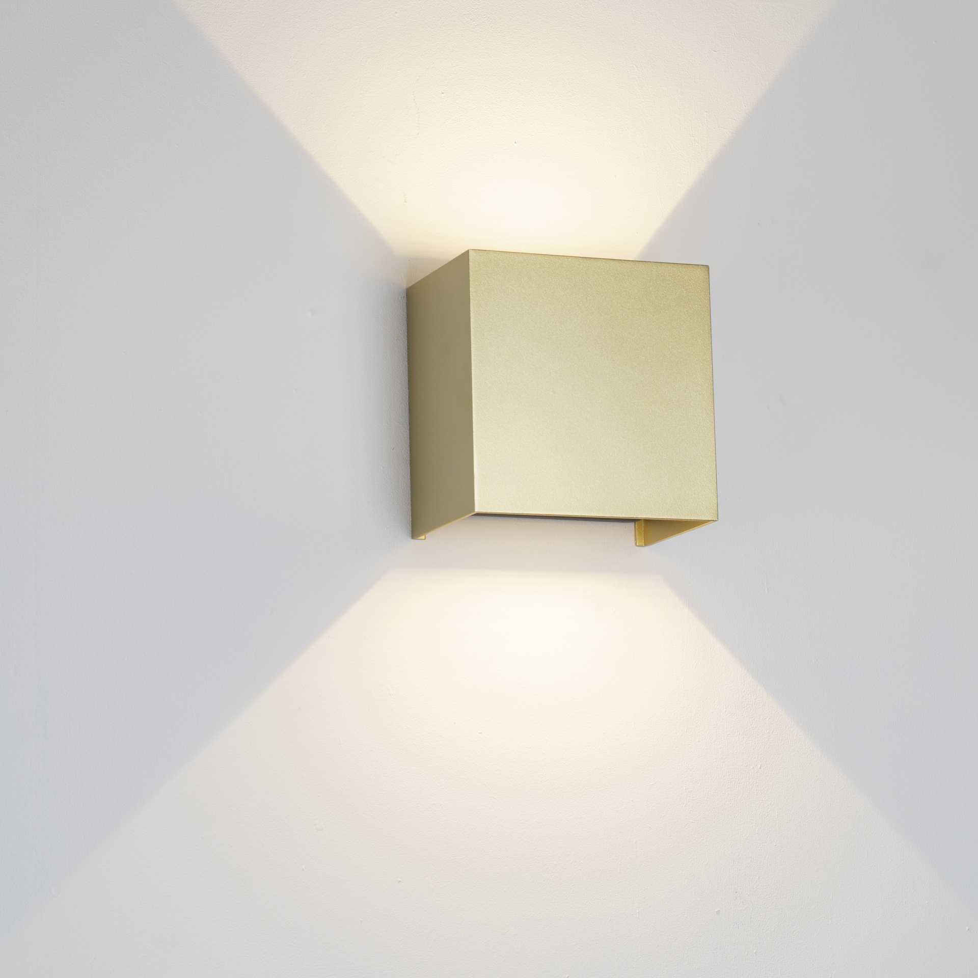 DAVOS * WALL LIGHT LED 20W 2700K DIM GOLD