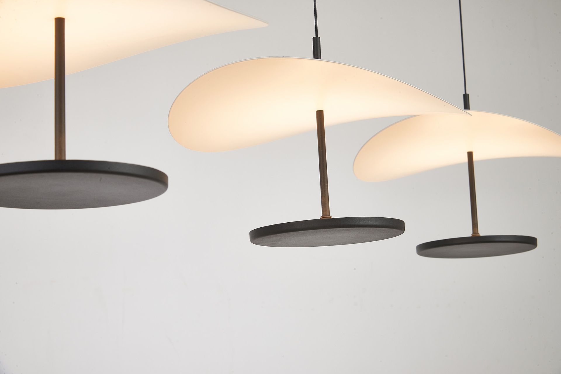 Abisal · Luminaires de plafond · Noyer / Noir