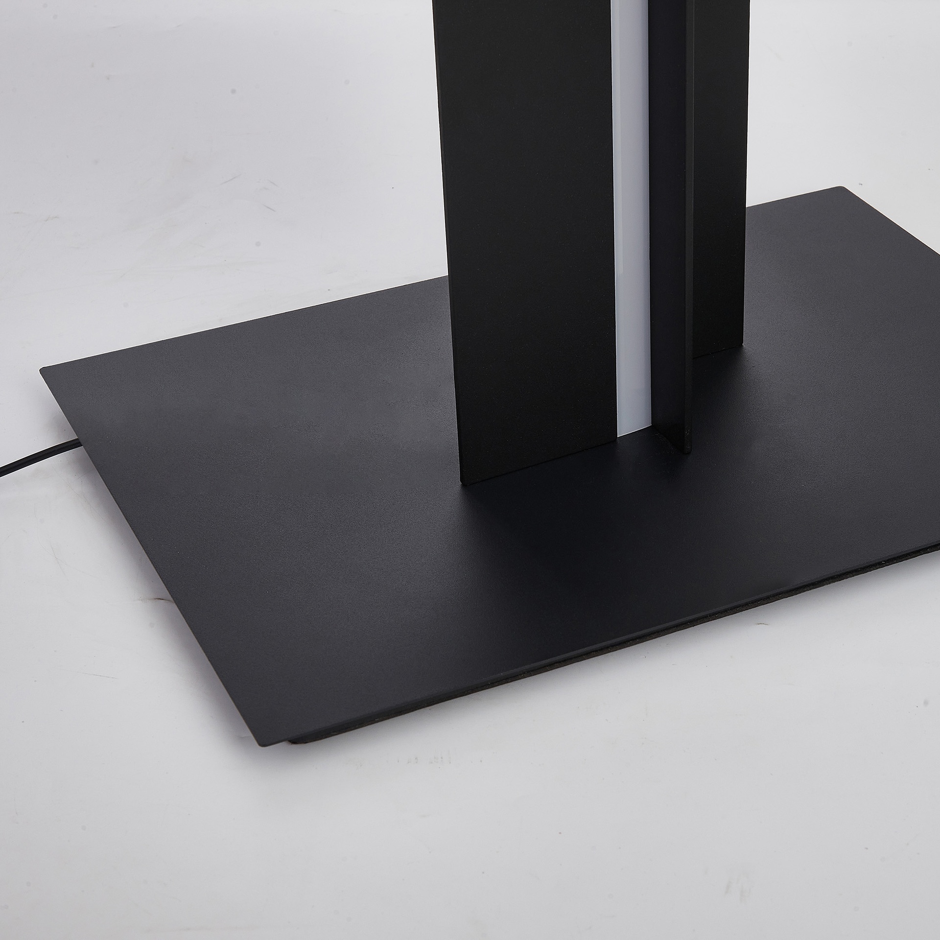 Manhattan · Lampade da terra · Nero