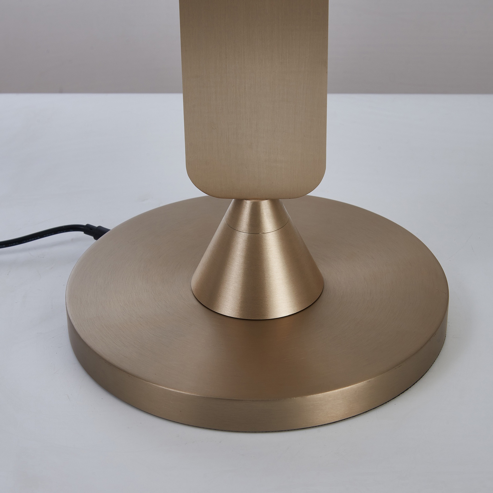 Blade · Lampade da terra · Champagne Chiaro