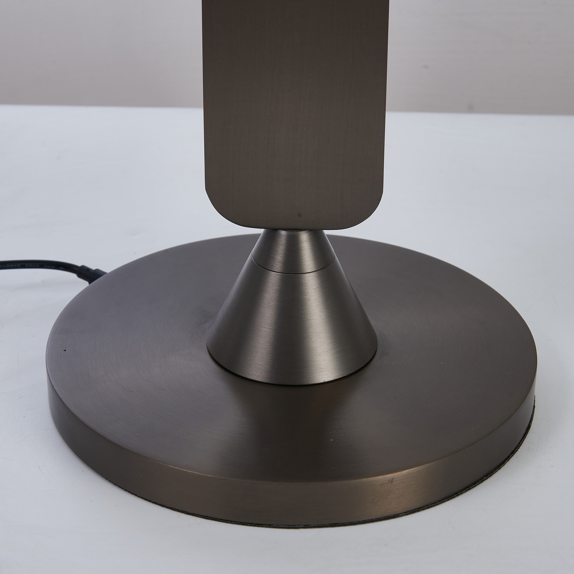 Blade · Lampade da terra · Grigio spazzolato