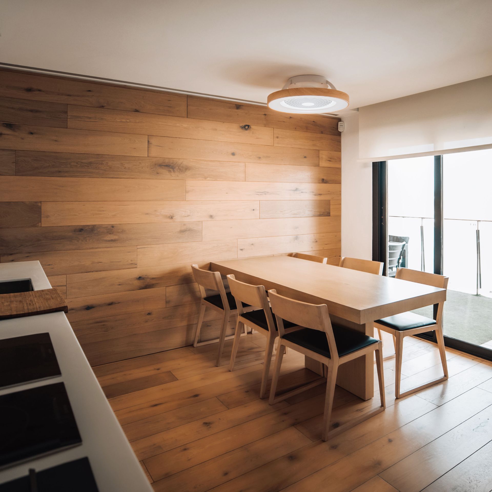Tíbet · Plafón-ventilador de aspas ocultas con luz · Madera / Blanco