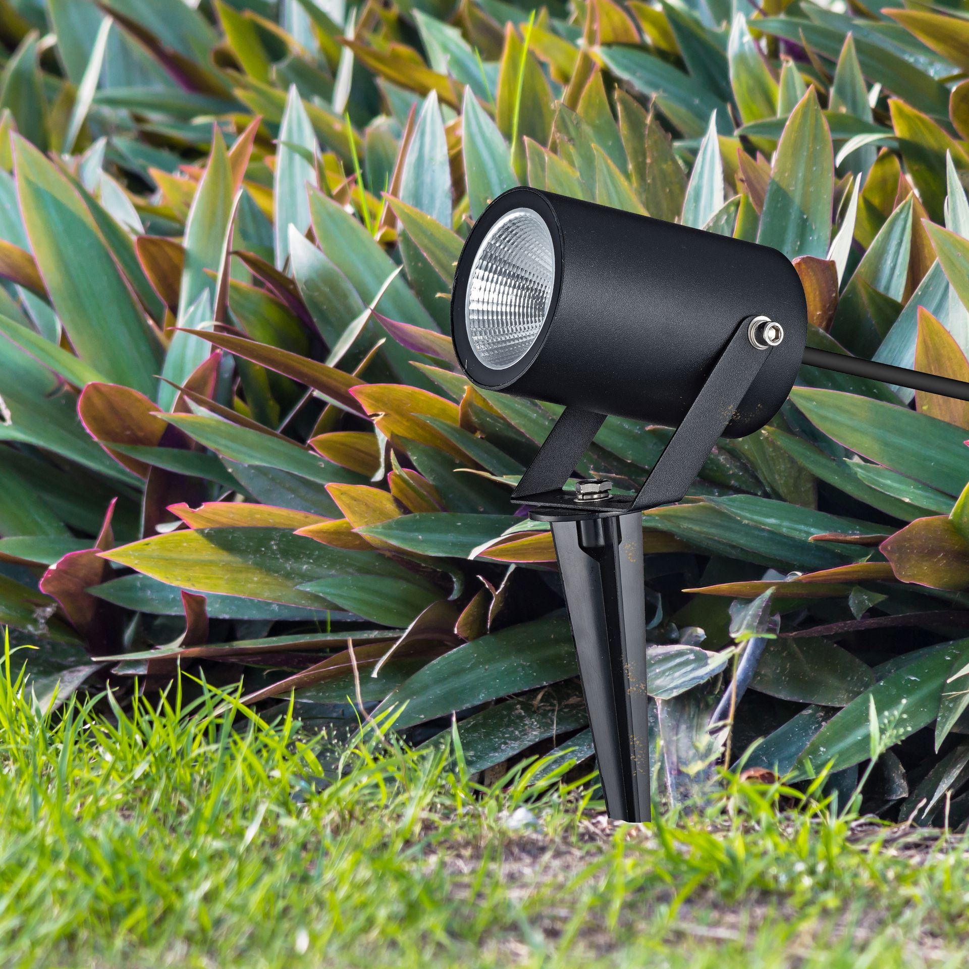 QUEBEC LED * PIQUETA EXTERIOR 10W 3000K IP65 NEGRO