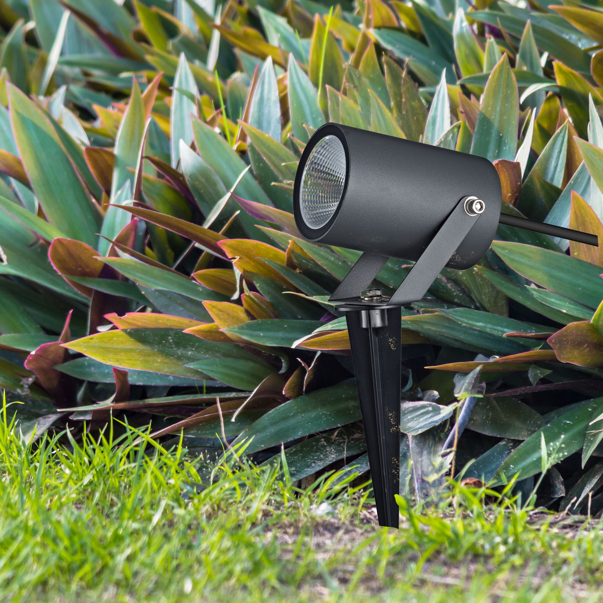 Quebec LED · Spike lights · Dark grey
