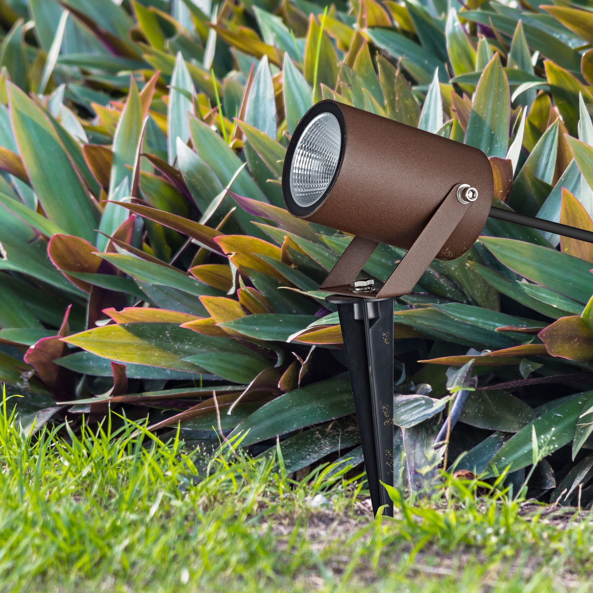 Quebec LED · Piquetas · Corten