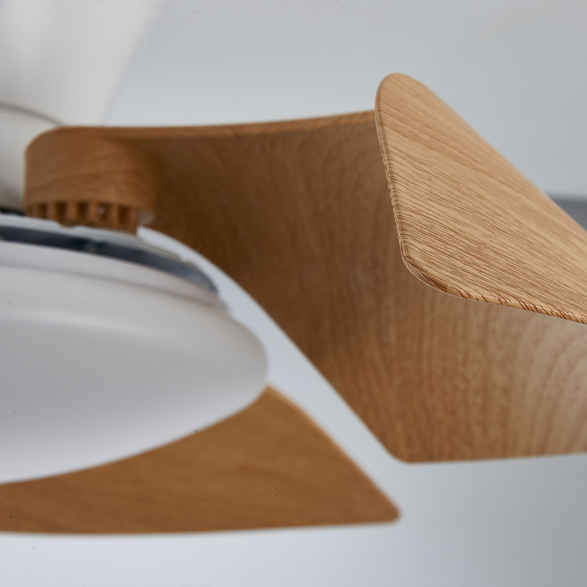 Lazo · Ventilateur de plafond à pales rétractables avec éclairage · Blanc / Bois